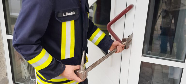 Türöffnung – wer haftet für die Schäden